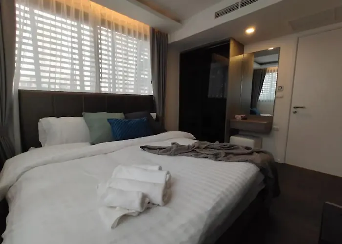 Asok Circle Rein Sukhumvit 12#2br&3br#pool&gym#near Terminal 21 *